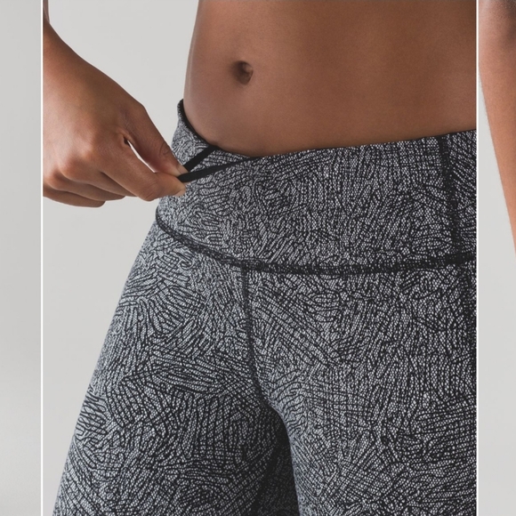 NWOT Lululemon Pace Rival Crop, 6, Line Up White/Black, matching bra listed - Picture 6 of 14